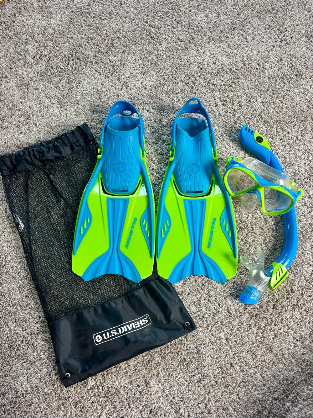 US Divers Kids snorkle in Blue and Green- mask, snorkle and fins 13-3 youth
